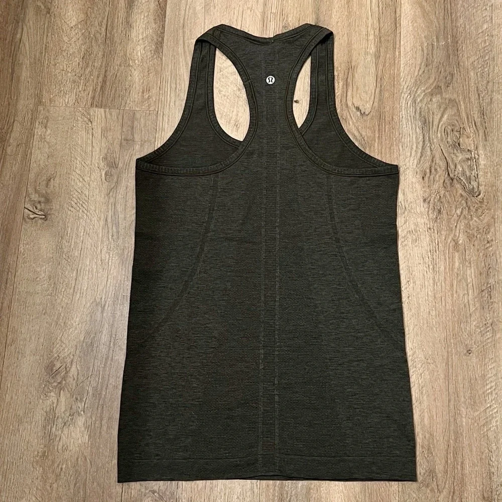 Lululemon Wome's Swiftly Tech Racerback Dark‎ Olive Size 6